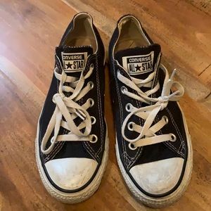Women’s black converse size 6